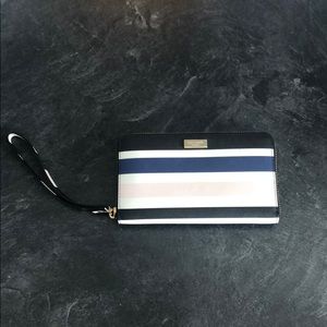 kate spade wristlet wallet